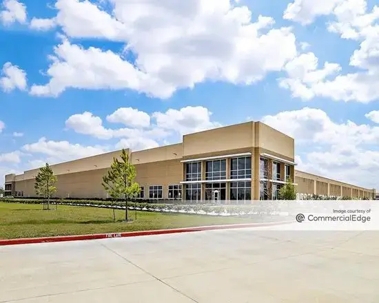 Large commercial building under blue sky.